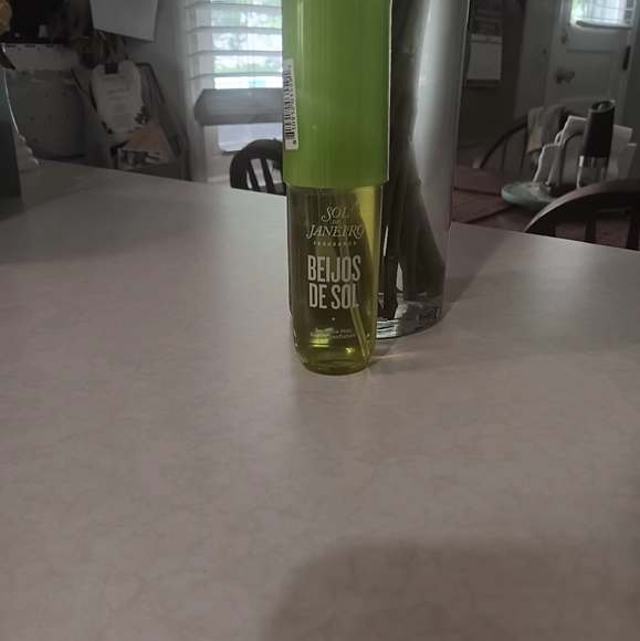 SOLD OUT ON LINE! SOL DE JANEIRO BEIJOS DE SOL.SMELLS JUST LIKE SUMMER!!! - Picture 2 of 5